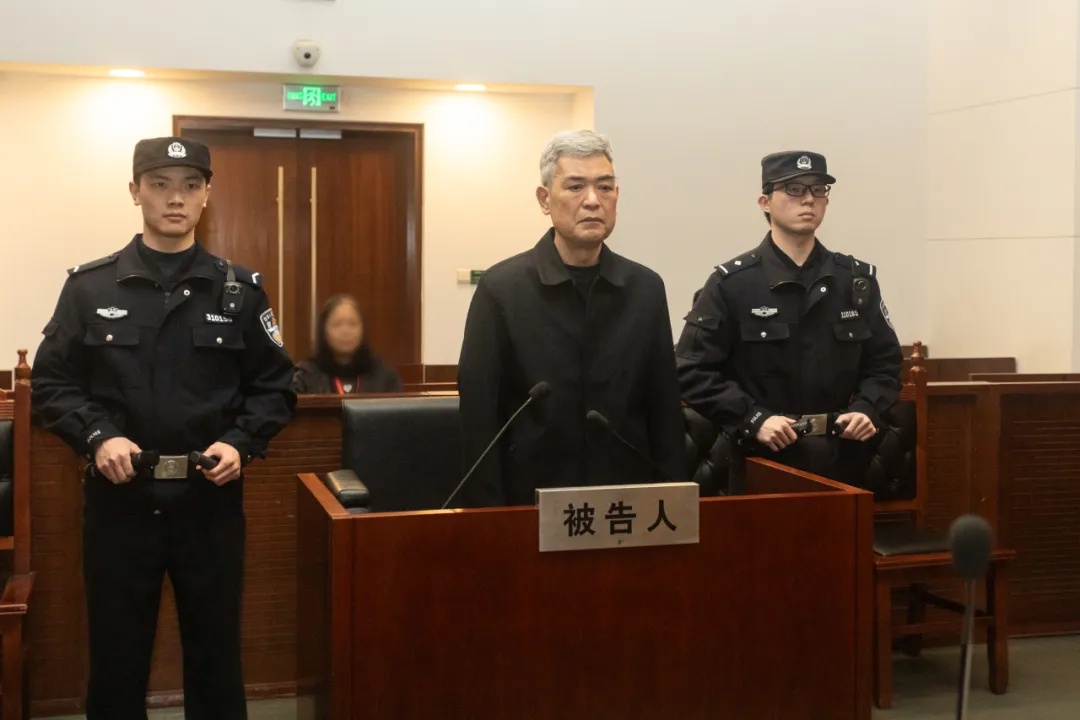 上海一退休干部受贿案宣判！黄建忠获刑十三年，并处罚金人民币四百万元