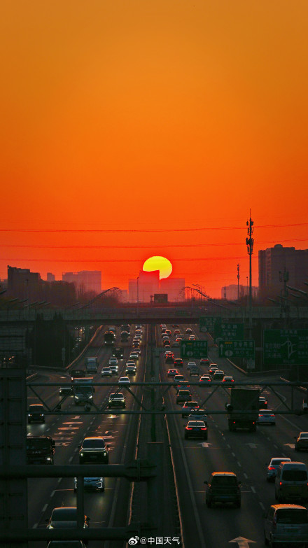 春分前北京现壮观悬日