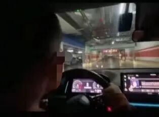 七岁孩童驾车？太离谱！