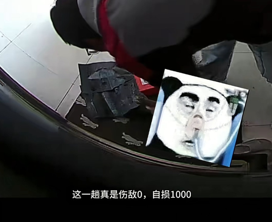 邻居恶意踩踏门口鞋子，女子放粘鼠板反击！网友吵翻天