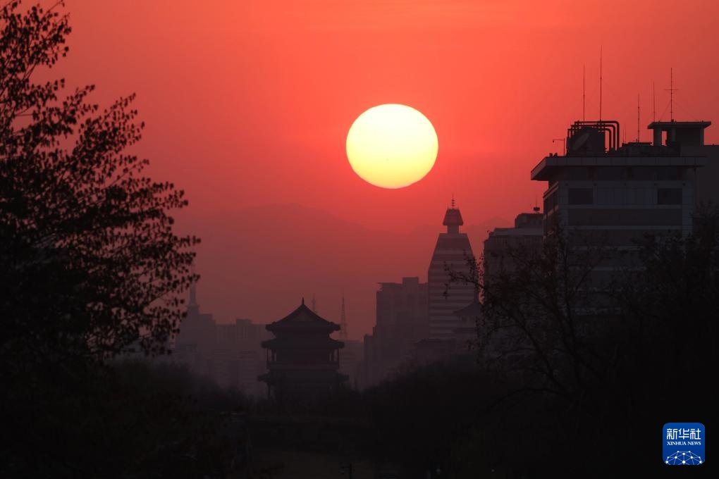 春分将至 落日熔金