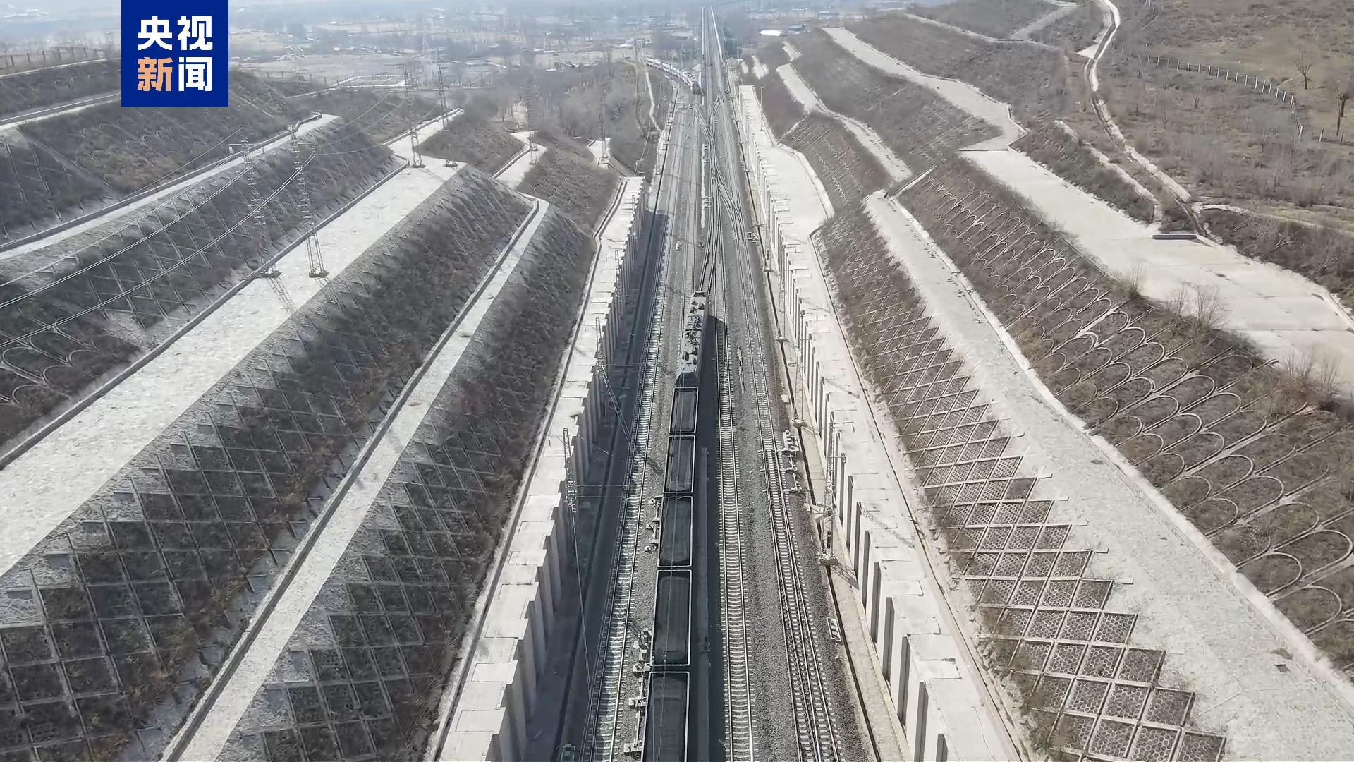 累计货运量超5亿吨 浩吉铁路“北煤南运”大通道作用凸显