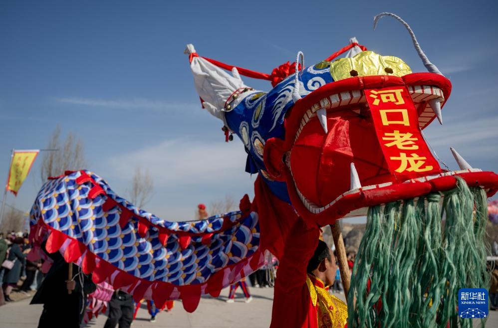 内蒙古托克托县：黄河开河品鱼鲜