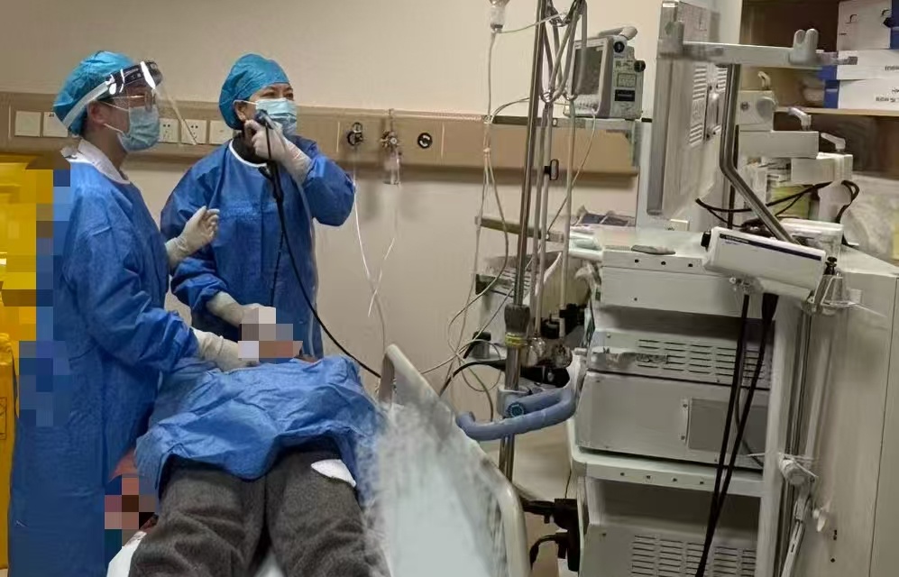 一顿家常饭，差点丧命！长约5厘米、卡在肺里48小时…医生提醒：这些习惯太危险！