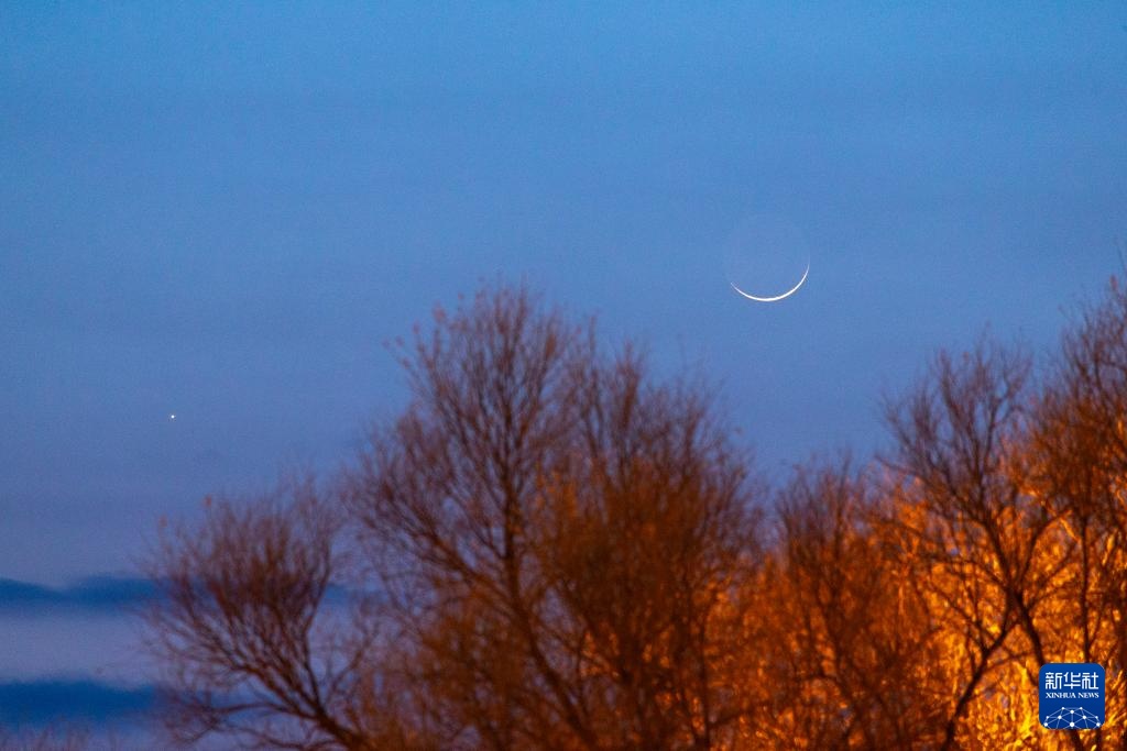 “长庚伴月”春分现天宇 “长庚伴月”春分现天宇