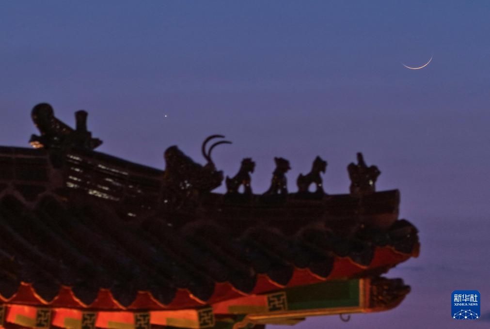 “长庚伴月”春分现天宇 “长庚伴月”春分现天宇