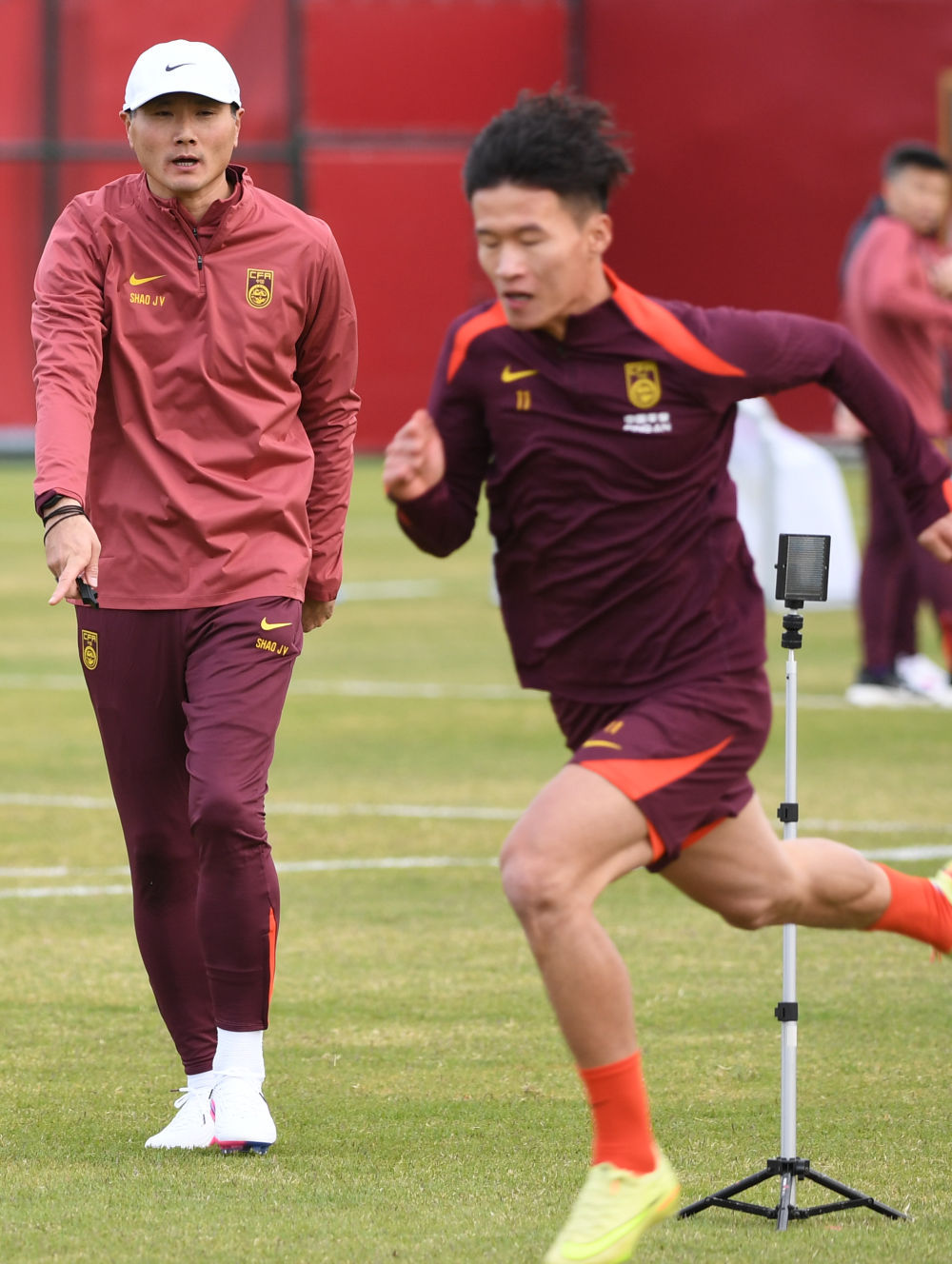 国足主教练邵佳一：中国足球要持续精进、保持专注