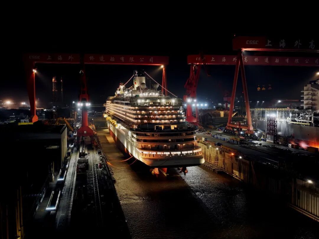 多图来袭!第二艘国产大邮轮爱达花城号正式出坞! 多图来袭!第二艘国产大邮轮爱达花城号正式出坞!