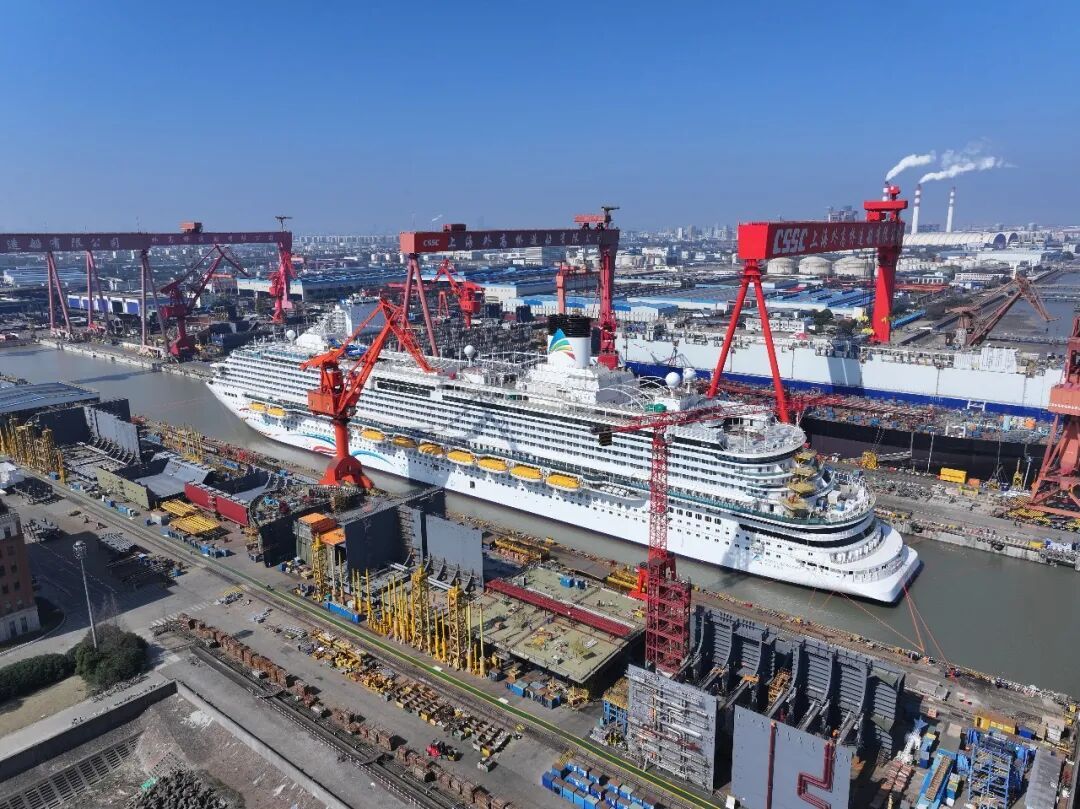 多图来袭!第二艘国产大邮轮爱达花城号正式出坞! 多图来袭!第二艘国产大邮轮爱达花城号正式出坞!