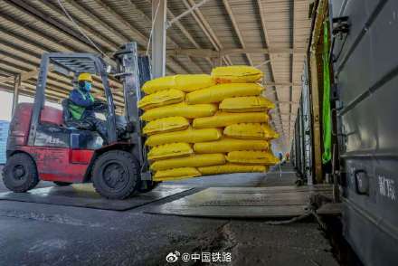 铁路部门抢抓农时保障春耕物资高效运输