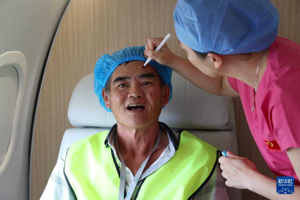 中大眼科中心飞行眼科医院首航义诊活动在海南举行 中大眼科中心飞行眼科医院首航义诊活动在海南举行
