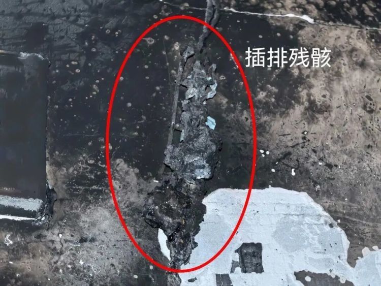 半夜客厅突发火情！家里的插线板不能这样用