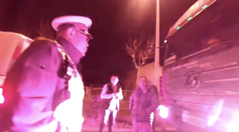 被抓的不止司机，老板直接被安排“银手镯”！上海首次对“百吨王”的法人代表动手了