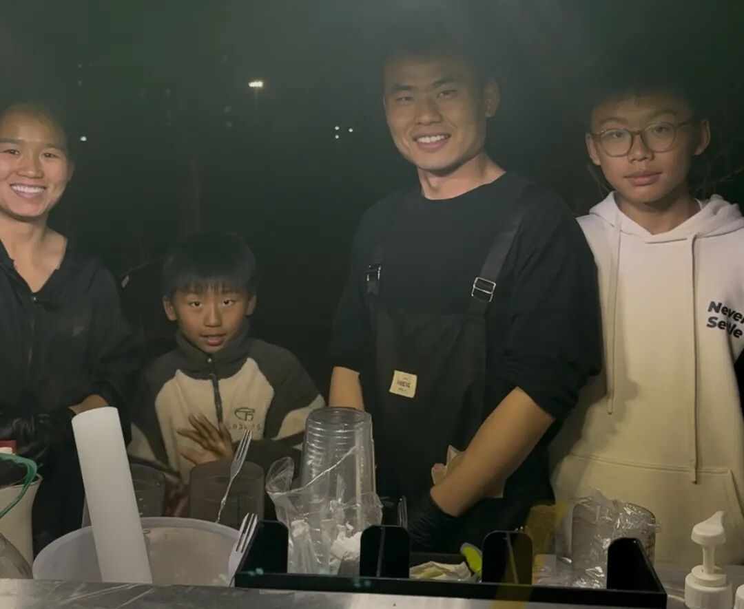 听障人士的街边小摊:无声烟火 最抚人心 听障人士的街边小摊:无声烟火 最抚人心