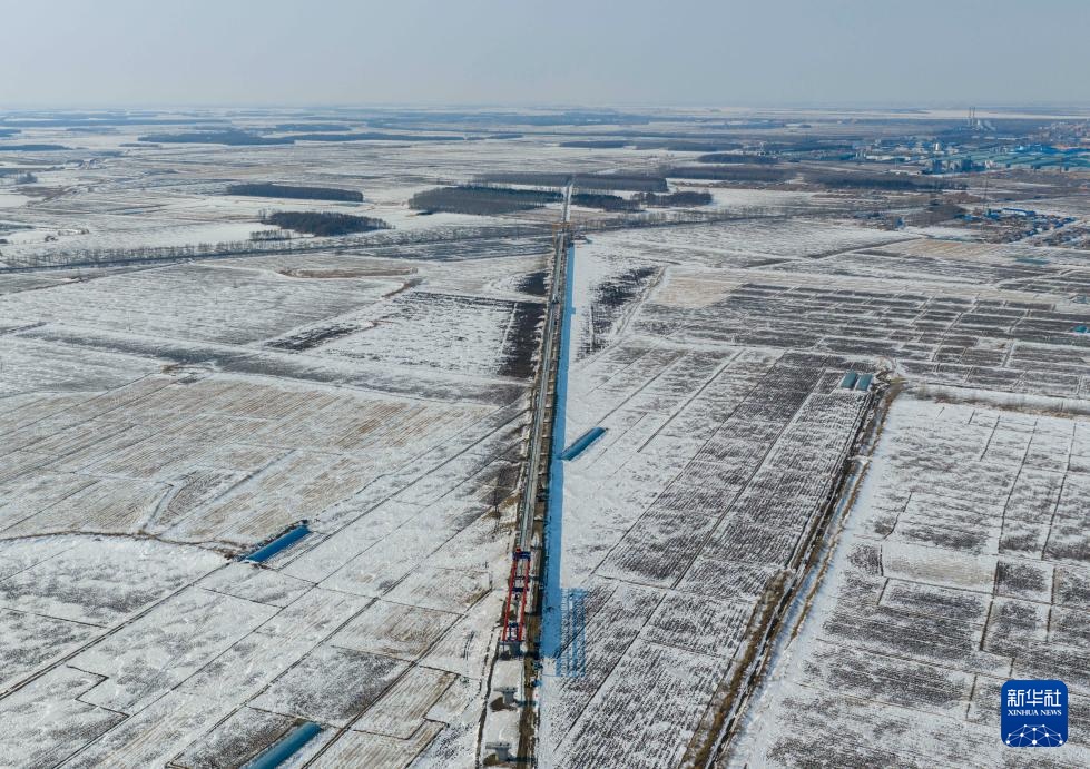 中欧班列“东通道”口岸段最长桥复工架梁