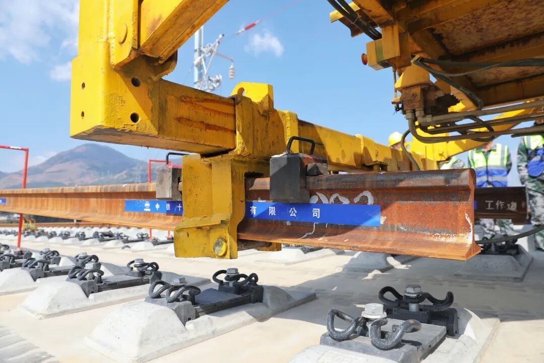 建成后连接三省一市!这条高铁开始铺轨! 建成后连接三省一市!这条高铁开始铺轨!