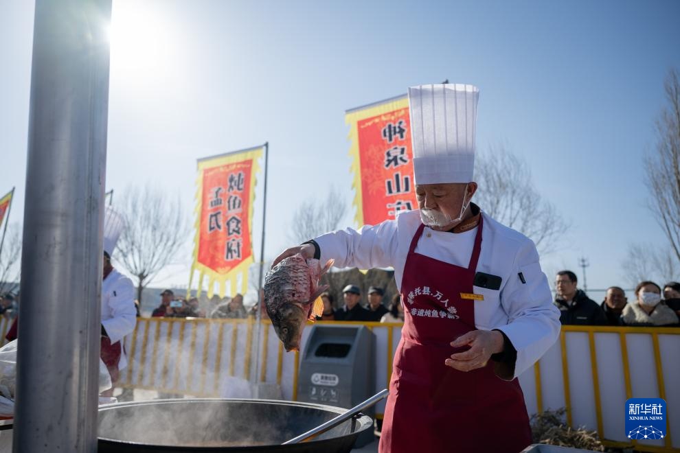 内蒙古托克托县：黄河开河品鱼鲜