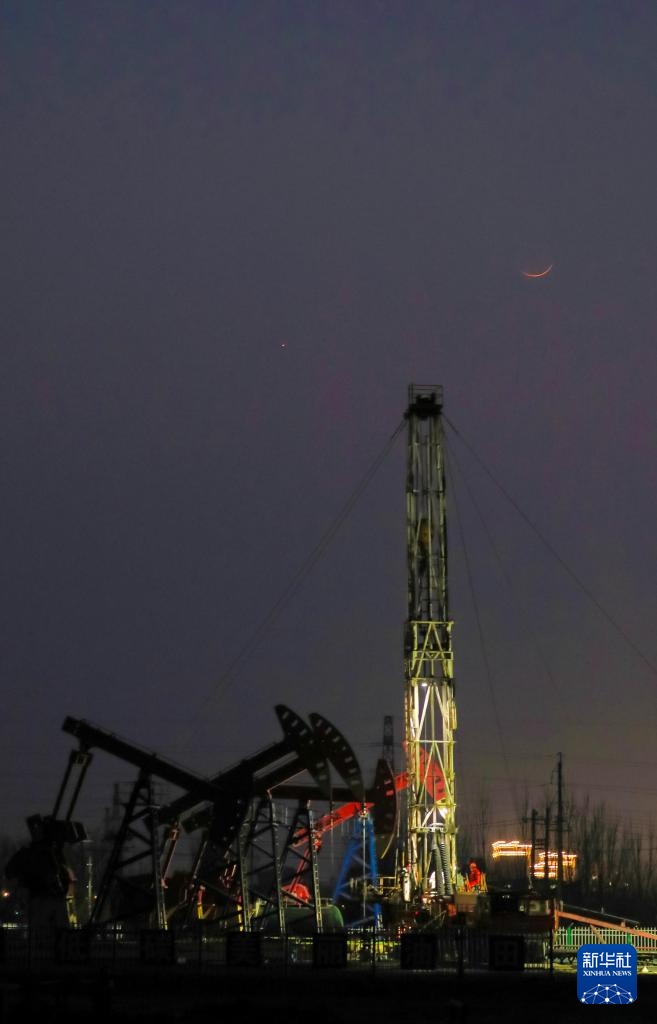 “长庚伴月”春分现天宇 “长庚伴月”春分现天宇