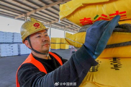 铁路部门抢抓农时保障春耕物资高效运输