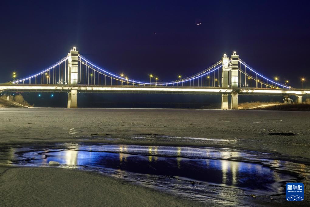 “长庚伴月”春分现天宇 “长庚伴月”春分现天宇