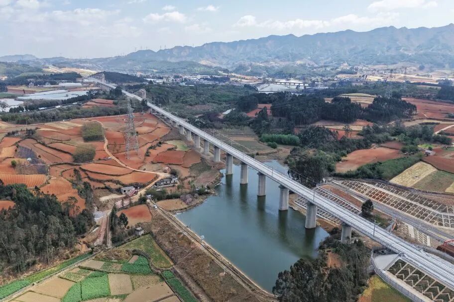 建成后连接三省一市!这条高铁开始铺轨! 建成后连接三省一市!这条高铁开始铺轨!