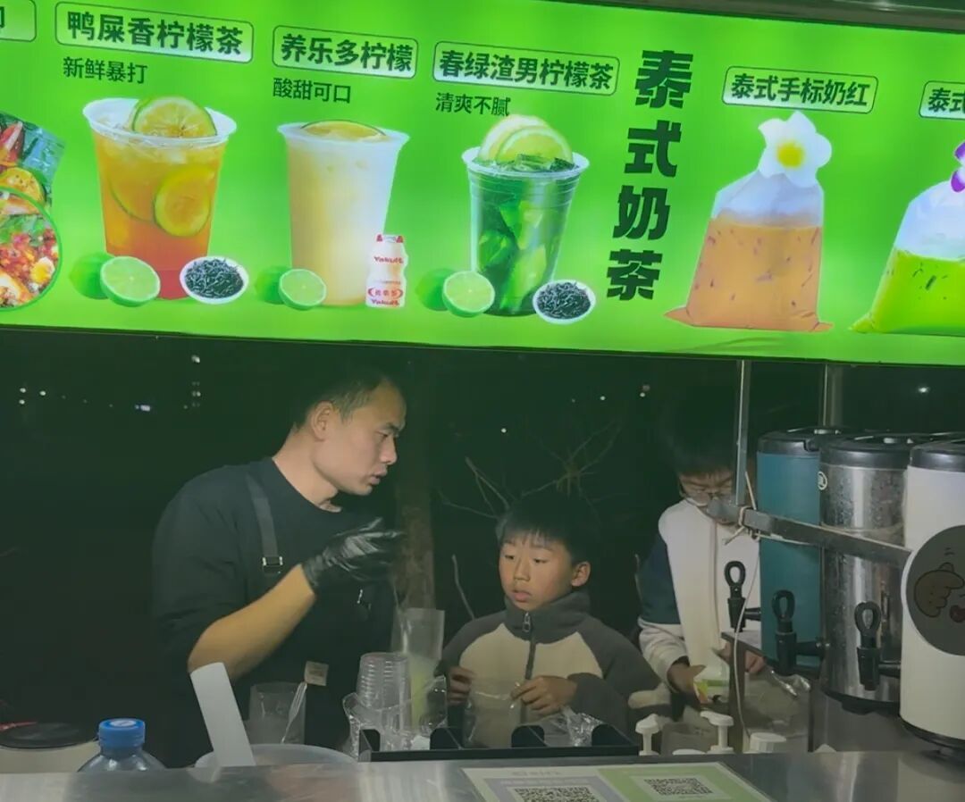 听障人士的街边小摊:无声烟火 最抚人心 听障人士的街边小摊:无声烟火 最抚人心