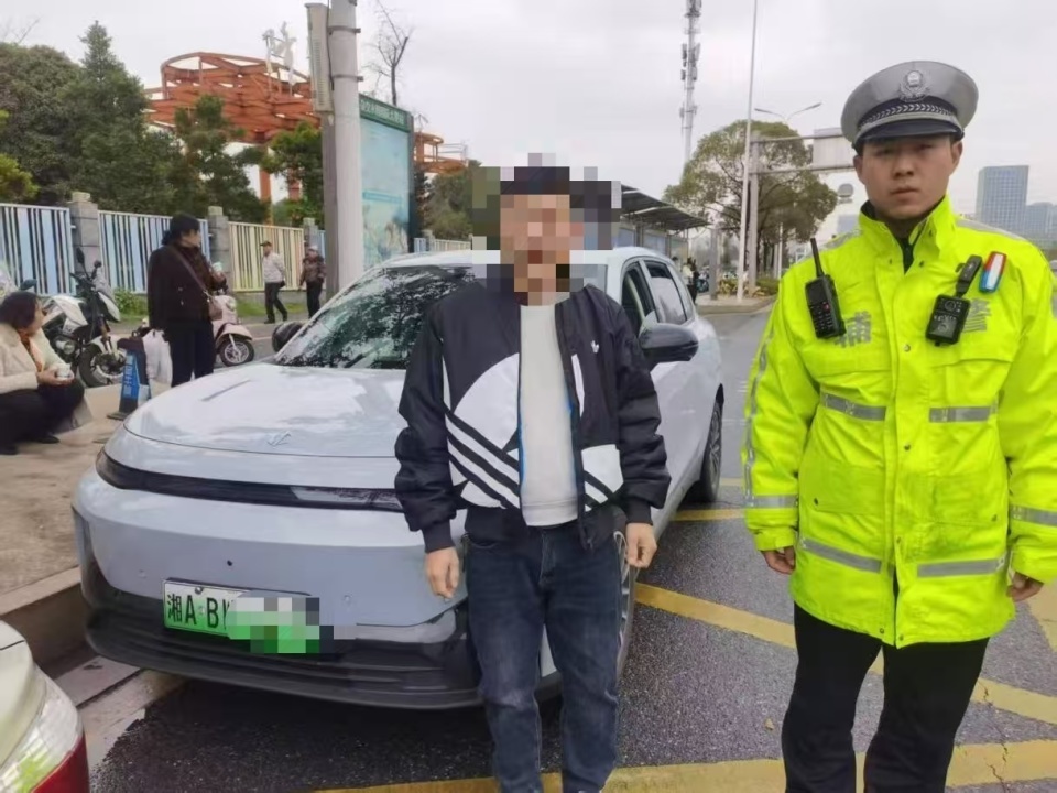 拉风迈巴赫竟是“克隆车”，累计交通违法100余起！交警：驾驶员拘留10天