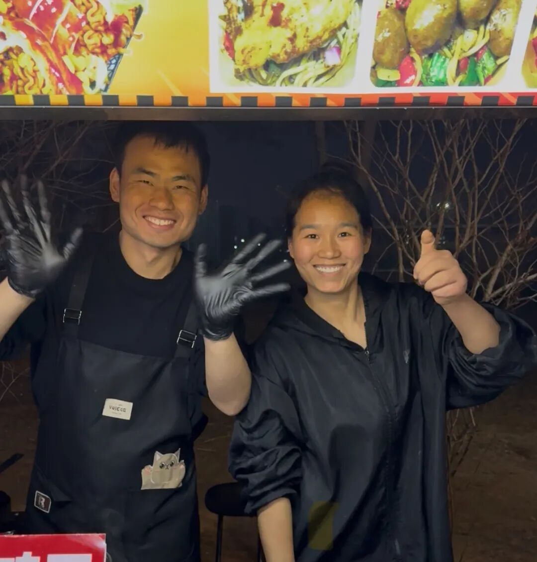 听障人士的街边小摊:无声烟火 最抚人心 听障人士的街边小摊:无声烟火 最抚人心