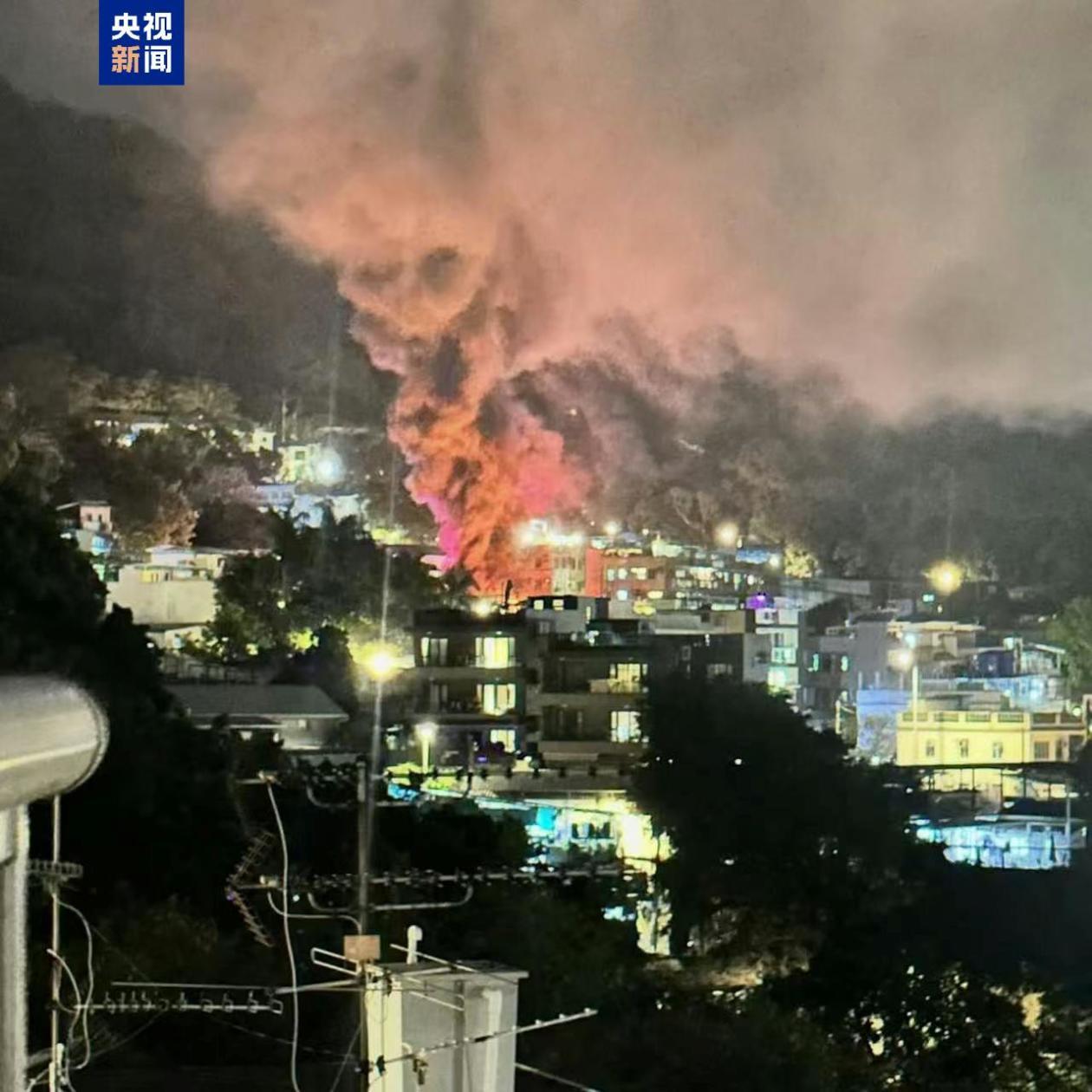 香港荃湾老围地区发生火灾 已疏散约100人