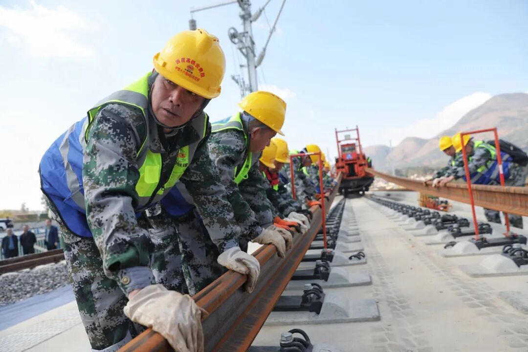 建成后连接三省一市!这条高铁开始铺轨! 建成后连接三省一市!这条高铁开始铺轨!