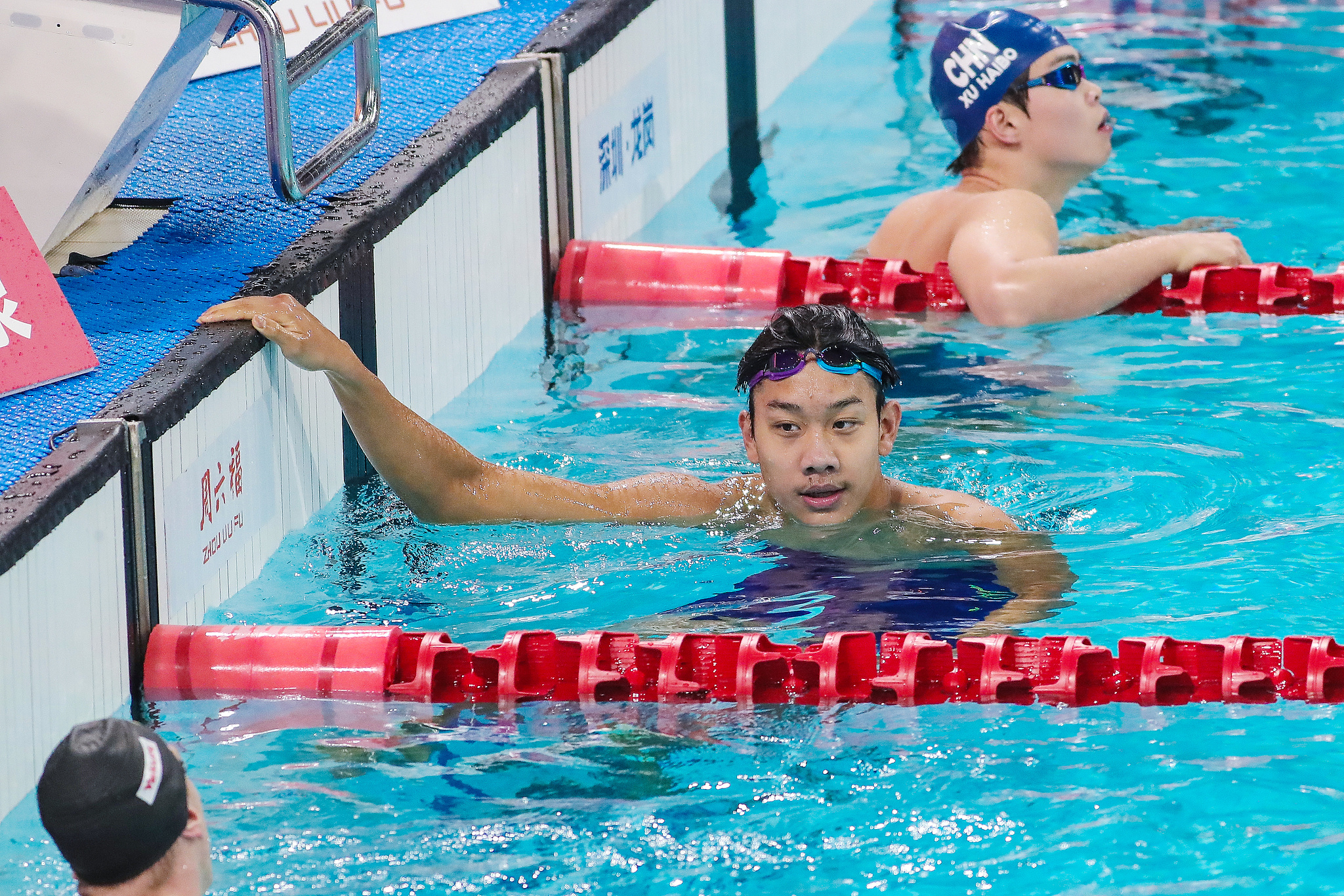 张展硕夺得中国游泳公开赛男子200米自由泳金牌