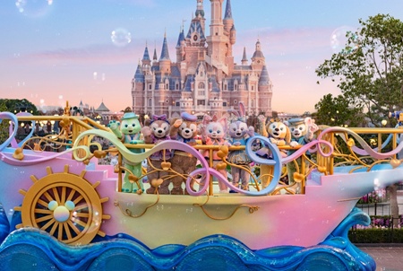 上海迪士尼10周年庆典开启，沉浸式体验奇妙欢庆！现场→