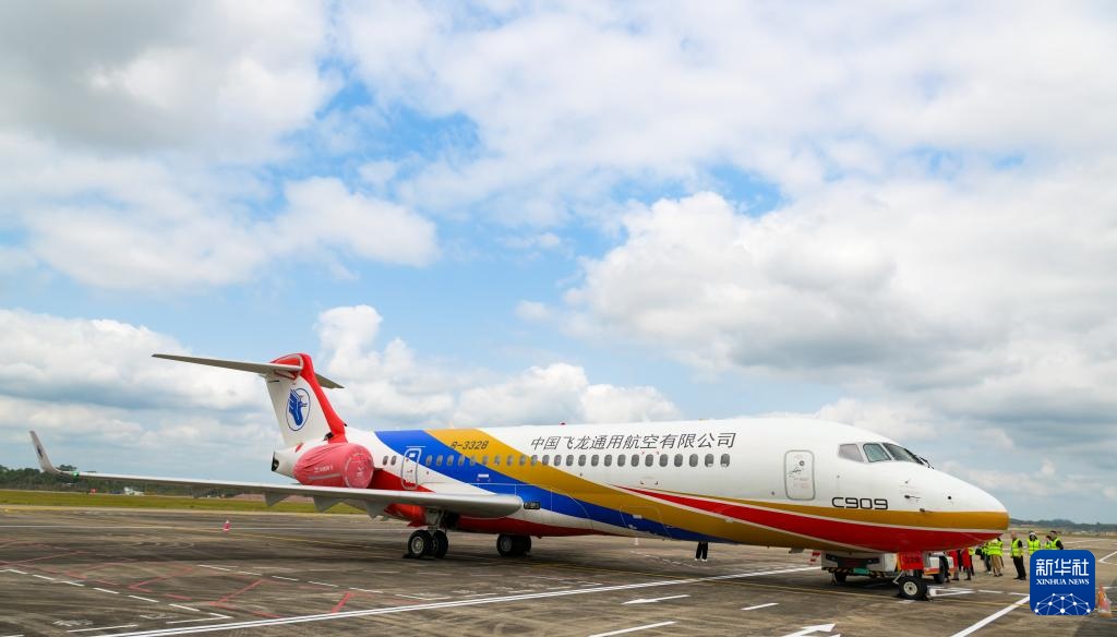 中大眼科中心飞行眼科医院首航义诊活动在海南举行 中大眼科中心飞行眼科医院首航义诊活动在海南举行