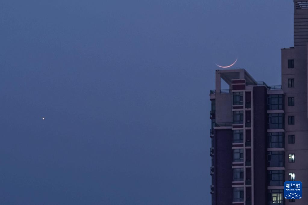 “长庚伴月”春分现天宇 “长庚伴月”春分现天宇