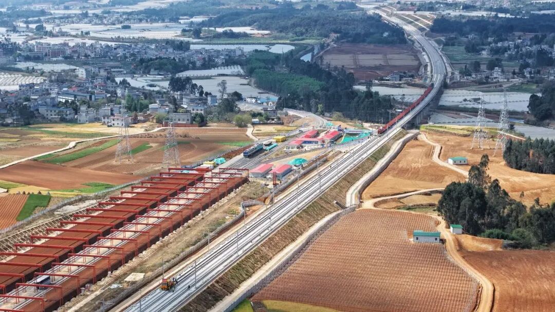 建成后连接三省一市!这条高铁开始铺轨! 建成后连接三省一市!这条高铁开始铺轨!