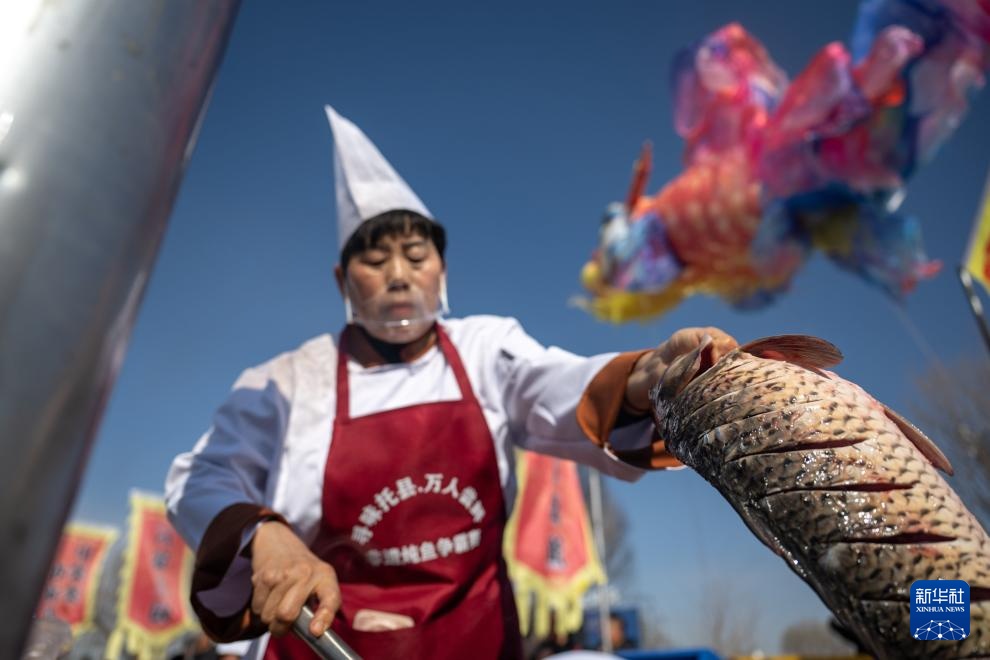 内蒙古托克托县：黄河开河品鱼鲜