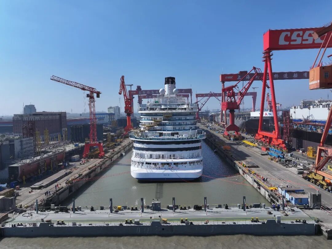 多图来袭!第二艘国产大邮轮爱达花城号正式出坞! 多图来袭!第二艘国产大邮轮爱达花城号正式出坞!