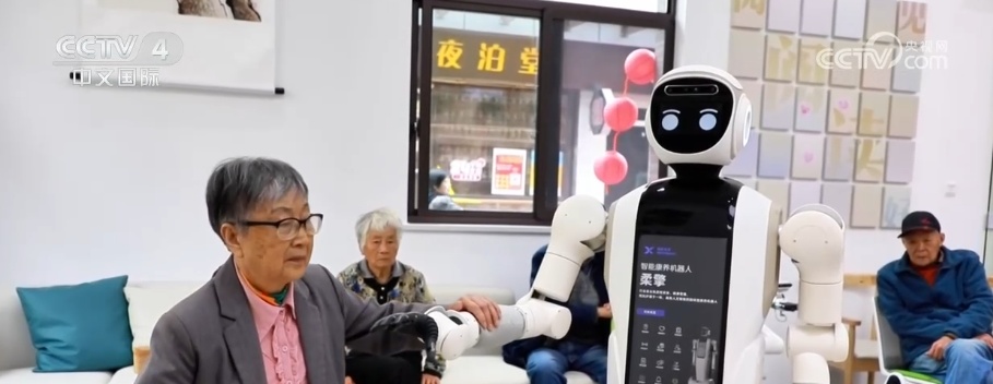 “智”在其中 智慧康养机器人从试点走向普及