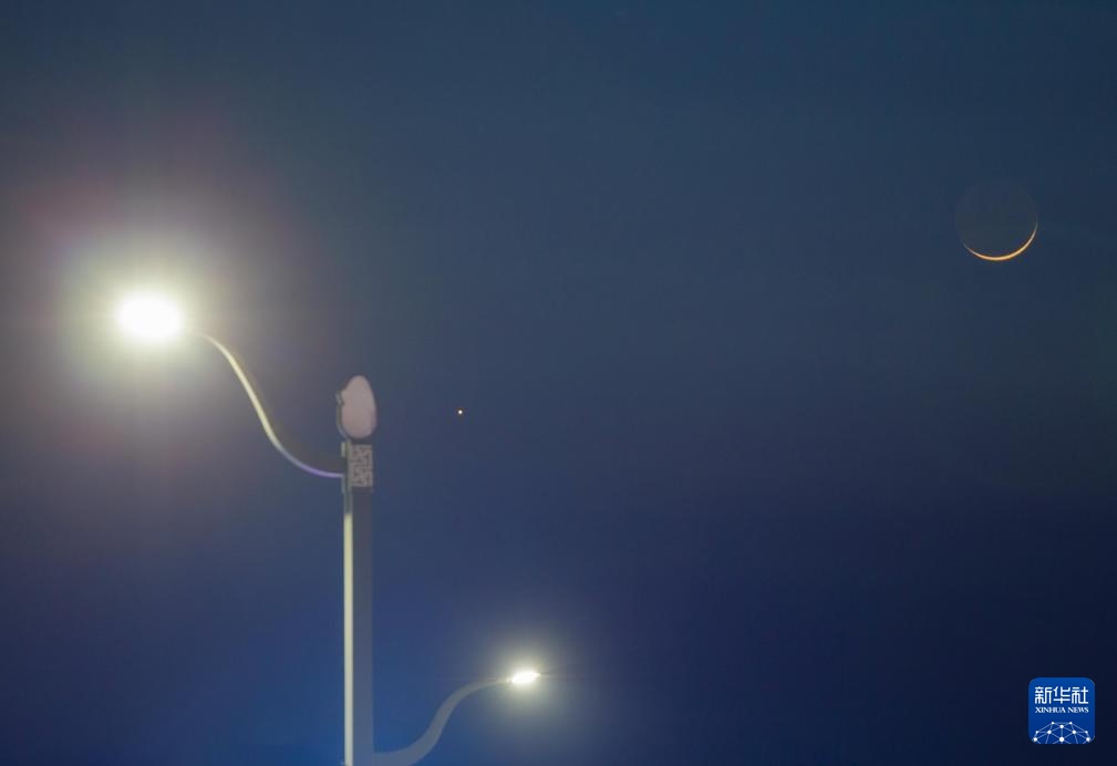 “长庚伴月”春分现天宇 “长庚伴月”春分现天宇