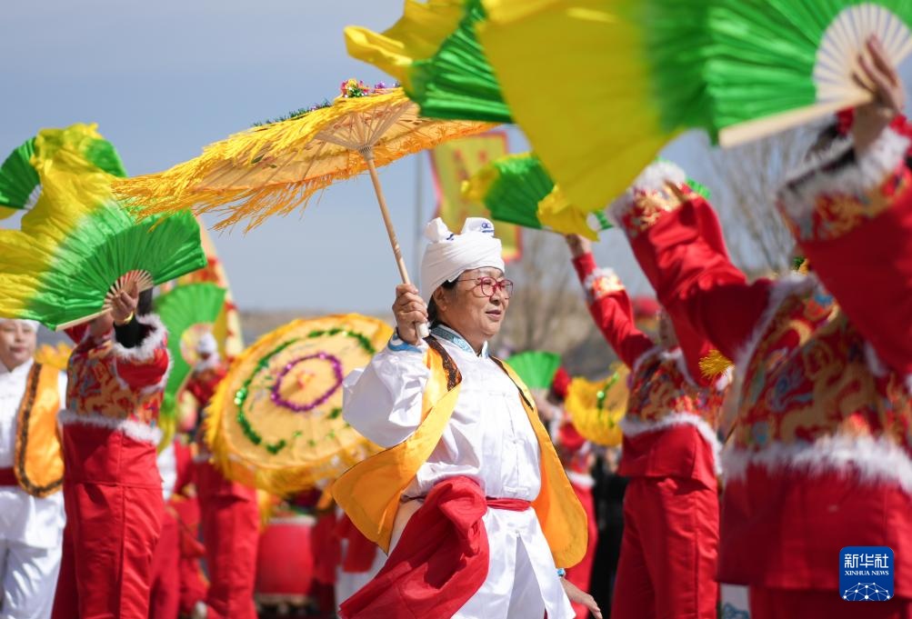 内蒙古托克托县：黄河开河品鱼鲜