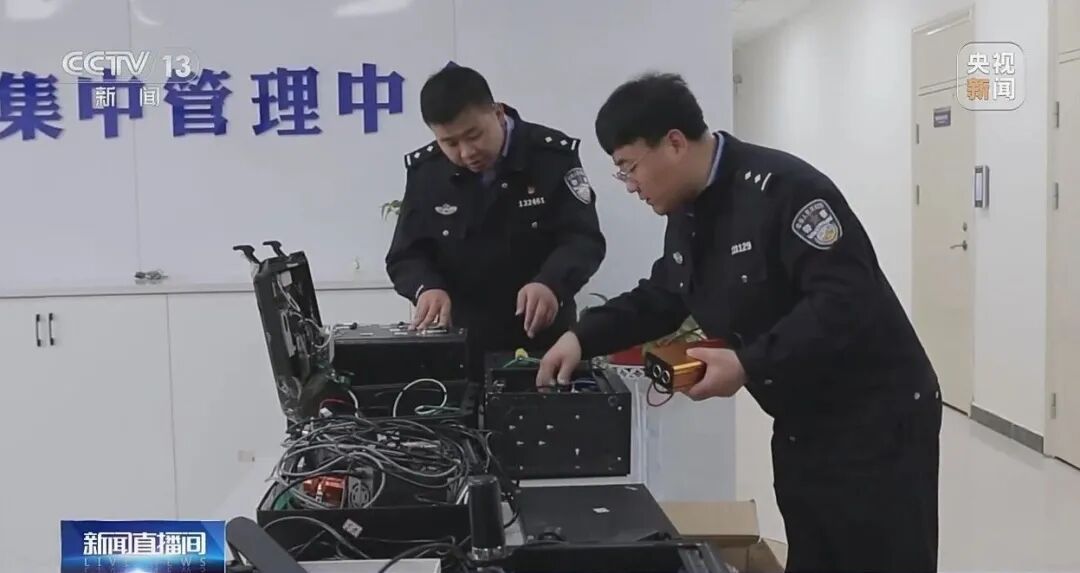 看见这种车顶天线，请报警！