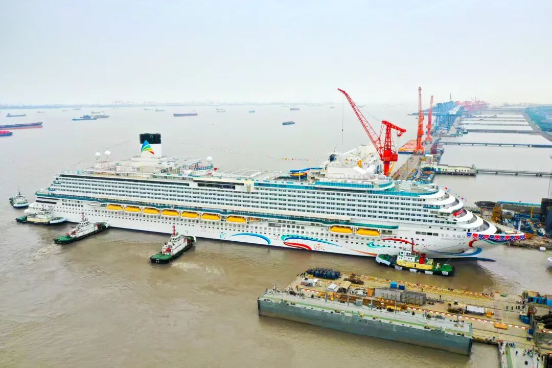 多图来袭!第二艘国产大邮轮爱达花城号正式出坞! 多图来袭!第二艘国产大邮轮爱达花城号正式出坞!