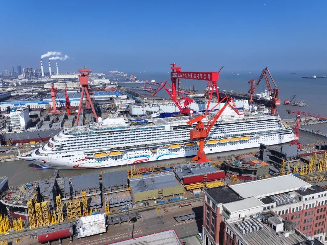 多图来袭!第二艘国产大邮轮爱达花城号正式出坞! 多图来袭!第二艘国产大邮轮爱达花城号正式出坞!
