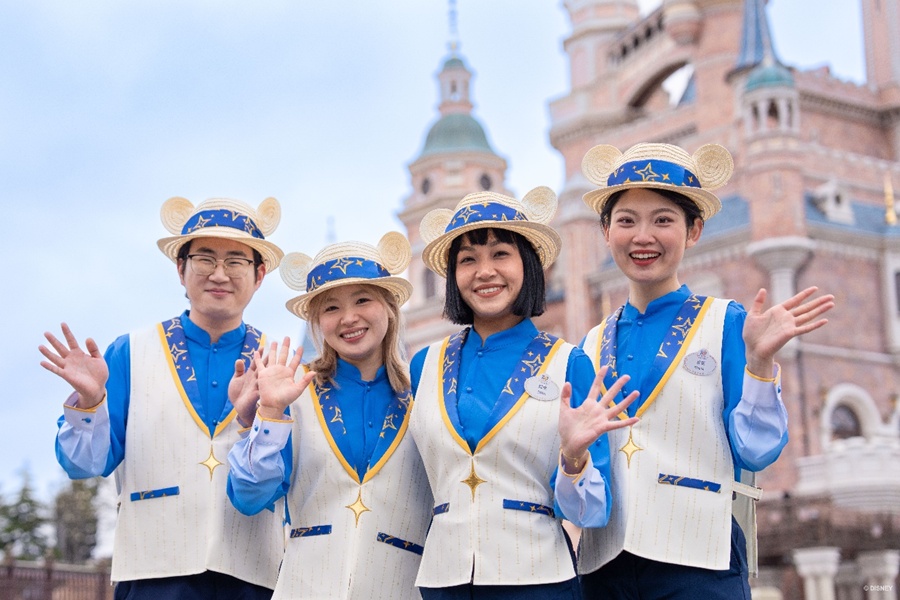 上海迪士尼10周年庆典开启，沉浸式体验奇妙欢庆！现场→