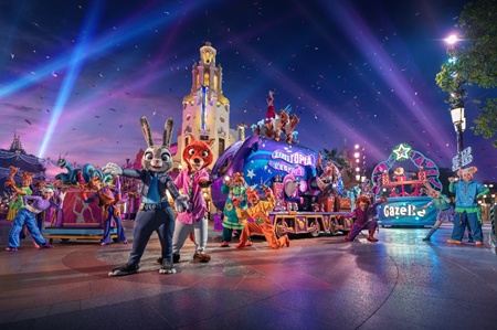 上海迪士尼10周年庆典开启，沉浸式体验奇妙欢庆！现场→