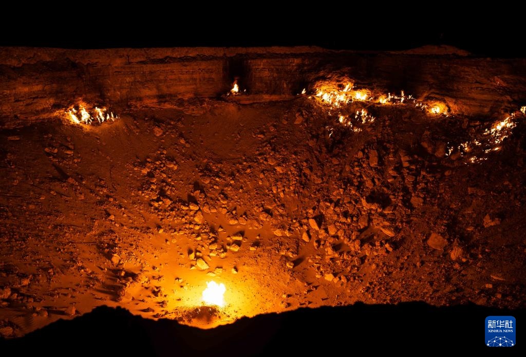 走近土库曼斯坦达瓦扎天然气坑