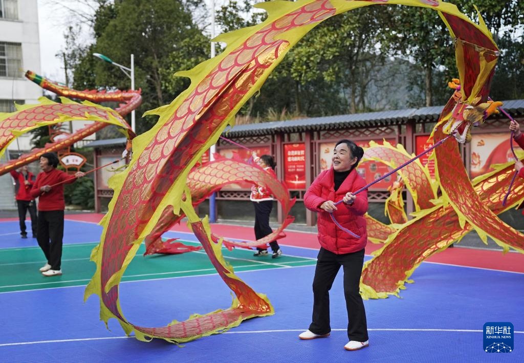 护林三十载 她视山林如家 护林三十载 她视山林如家