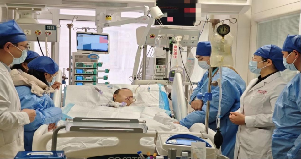 55分钟极限转运,16天昼夜守护!警医联动为22岁车祸重伤女孩生命护航 55分钟极限转运,16天昼夜守护!警医联动为22岁车祸重伤女孩生命护航