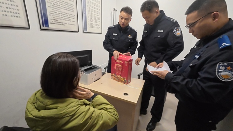 “零食”快递被截停，发现7块金条！