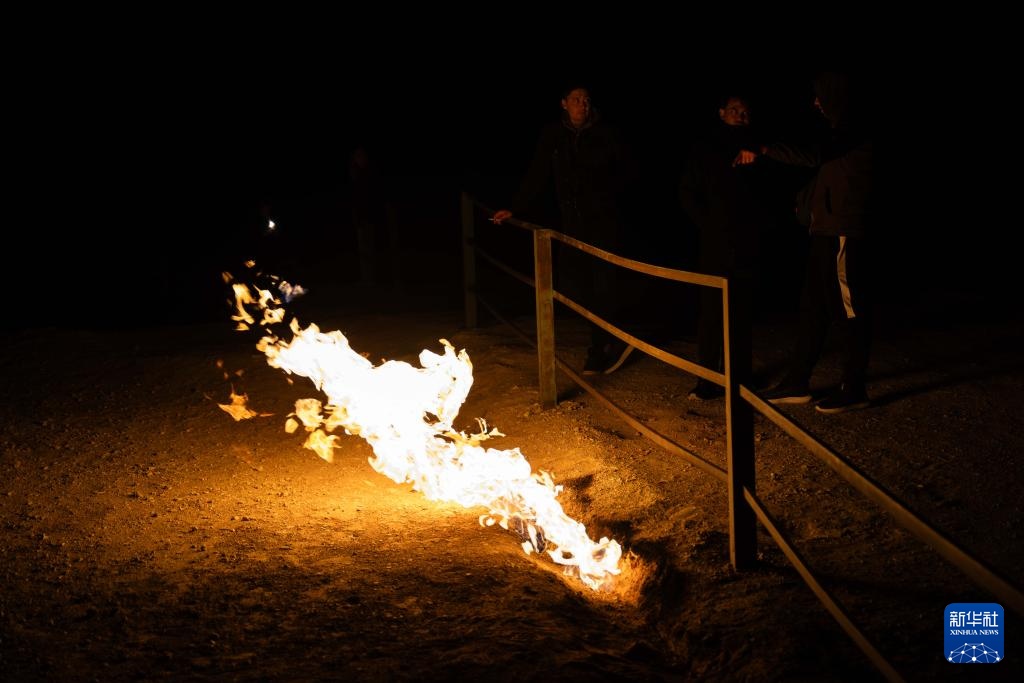 走近土库曼斯坦达瓦扎天然气坑